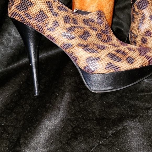 Ladies platform booties - Picture 2 of 6